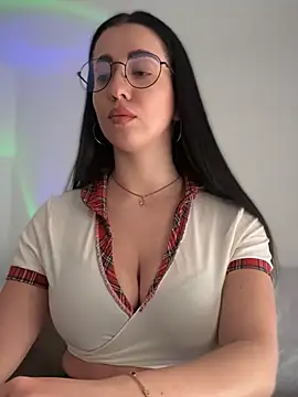 Emylia online show from February 17, 4:37 pm