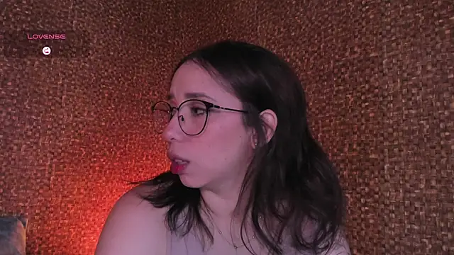 Snapshot of Apartment28 chatting on June 11, 2:11 am Apartment28 online show from June 11, 2:11 am