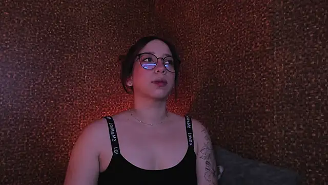 Snapshot of Apartment28 chatting on June 13, 2:31 am Apartment28 online show from June 13, 2:31 am