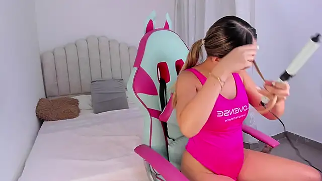 sofia henaok online show from January 30, 4:06 am