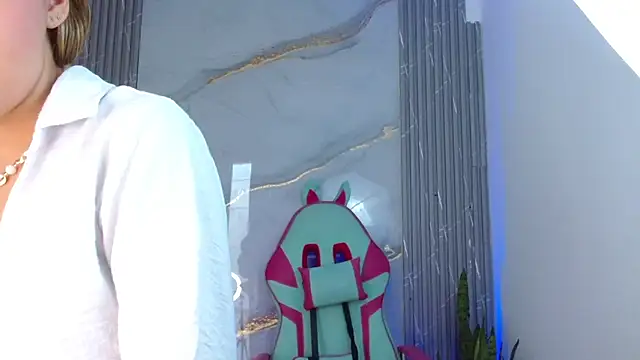 sofia henaok online show from February 26, 9:58 pm