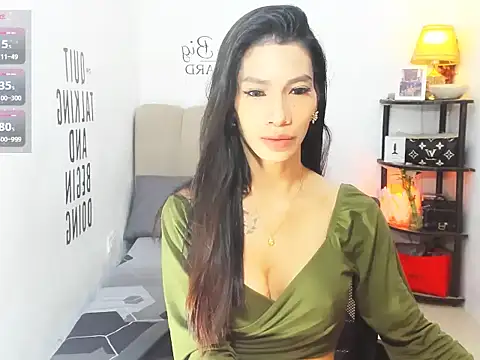 Trixie Mattel21 online show from March 25, 10:49 pm