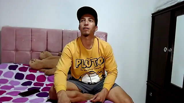 marcehot32 online show from December 3, 9:23 pm