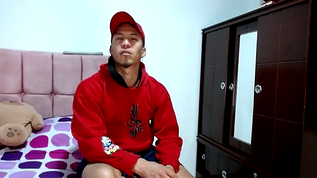 marcehot32 online show from January 3, 11:33 pm