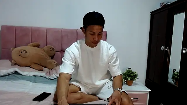 marcehot32 online show from February 19, 10:53 pm