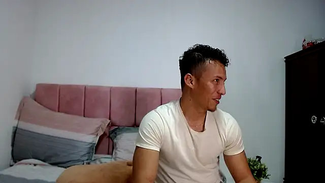 marcehot32 online show from March 3, 8:54 pm