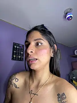 Snapshot of charlotte_stevenss_ chatting on February 2, 11:21 pm charlotte stevenss online show from February 2, 11:21 pm