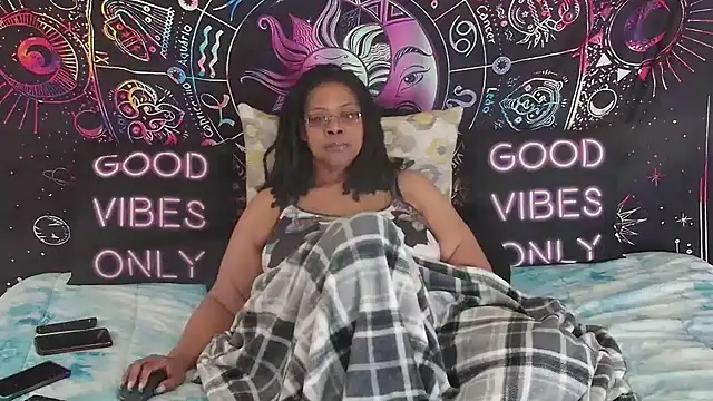 RenaeCumsAlot69 online show from February 3, 6:46 pm