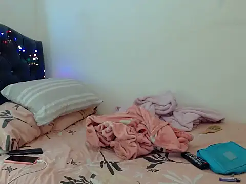 gooddes303salome online show from October 3, 1:02 am