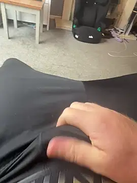 Snapshot of Averagematt1991 chatting on October 3, 10:23 am Averagematt1991 online show from October 3, 10:23 am