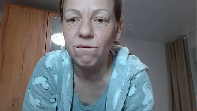 Snapshot of Popppka chatting on February 12, 6:51 pm Popppka online show from February 12, 6:51 pm