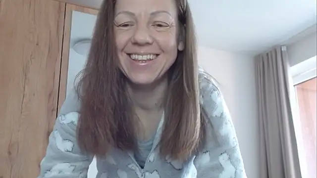 Snapshot of Popppka chatting on February 13, 11:06 am Popppka online show from February 13, 11:06 am