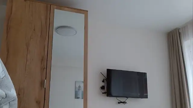 Snapshot of Popppka chatting on February 15, 11:06 am Popppka online show from February 15, 11:06 am