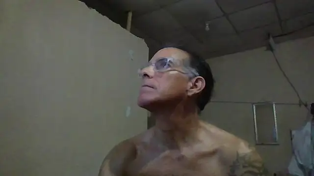 Snapshot of CaptainFox chatting on June 1, 11:17 pm CaptainFox online show from June 1, 11:17 pm