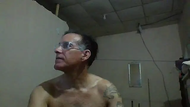 Snapshot of CaptainFox chatting on June 2, 11:18 pm CaptainFox online show from June 2, 11:18 pm