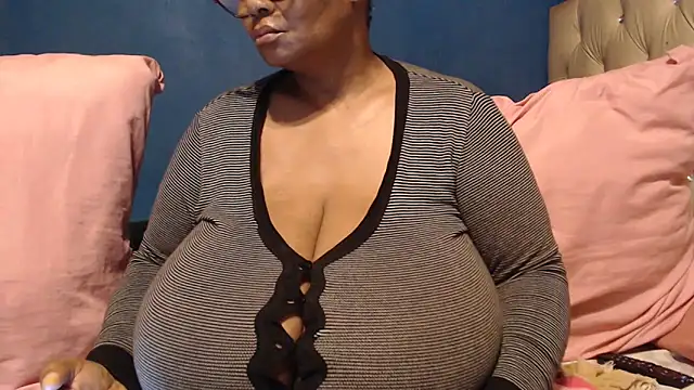 CUTEFIRMMELONSS online show from October 18, 3:20 am