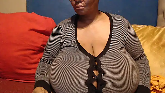 CUTEFIRMMELONSS online show from December 17, 2:28 am