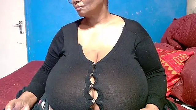 CUTEFIRMMELONSS online show from June 5, 1:28 pm