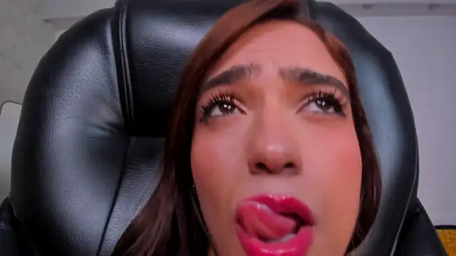 MariamRivera  online show from December 15, 10:07 am