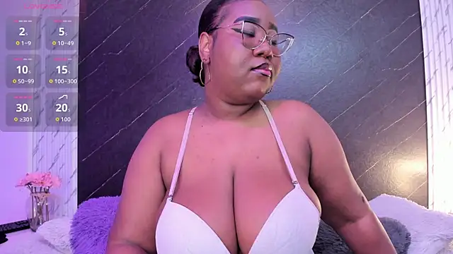 Snapshot of Darnellqueen chatting on April 8, 4:01 am Darnellqueen online show from April 8, 4:01 am