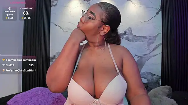 Snapshot of Darnellqueen chatting on May 1, 6:01 pm Darnellqueen online show from May 1, 6:01 pm