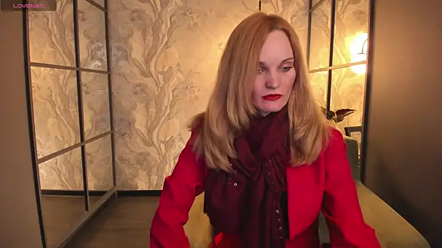 Snapshot of SaraSubtlety chatting on December 13, 7:53 pm SaraSubtlety online show from December 13, 7:53 pm