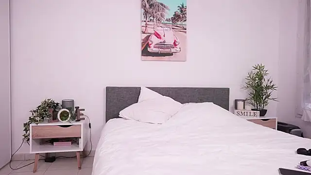 Bella Twine online show from March 9, 2:21 pm