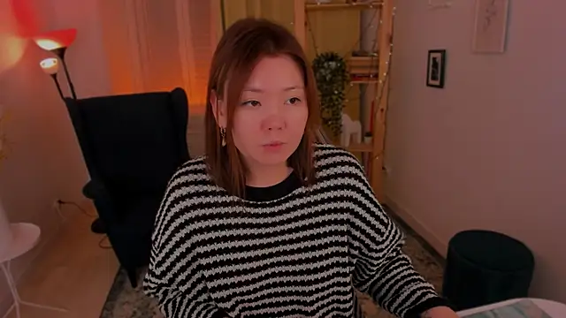 NatzukoShee online show from March 12, 1:19 pm