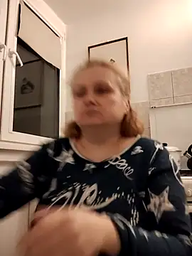 Snapshot of She-devilx chatting on April 23, 9:39 pm She-devilx online show from April 23, 9:39 pm