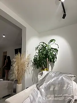 Snapshot of EllaSanz_ chatting on December 21, 11:13 pm EllaSanz  online show from December 21, 11:13 pm