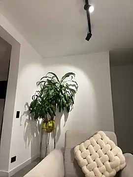 Snapshot of EllaSanz_ chatting on January 5, 2:49 am EllaSanz  online show from January 5, 2:49 am