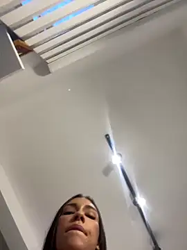 Snapshot of EllaSanz_ chatting on January 8, 10:27 pm EllaSanz  online show from January 8, 10:27 pm