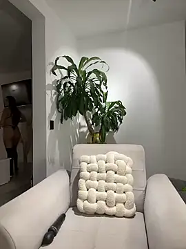 Snapshot of EllaSanz_ chatting on January 14, 12:22 am EllaSanz  online show from January 14, 12:22 am