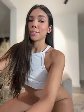 Snapshot of EllaSanz_ chatting on September 22, 9:28 pm EllaSanz  online show from September 22, 9:28 pm