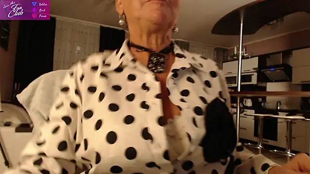 roxana brooks online show from December 5, 2:44 pm
