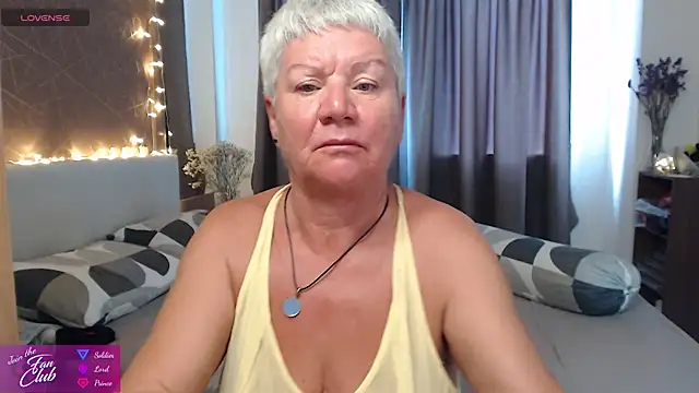 roxana brooks online show from May 21, 1:01 am