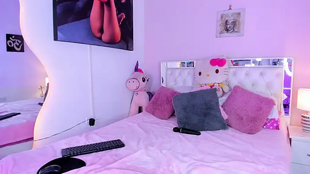 Snapshot of Candace_Hill1 chatting on February 1, 11:27 pm Candace Hill1 online show from February 1, 11:27 pm