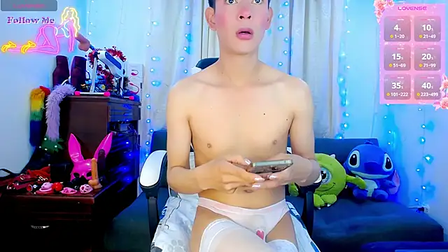 Snapshot of Aleexx___ chatting on November 4, 10:14 am Aleexx online show from November 4, 10:14 am