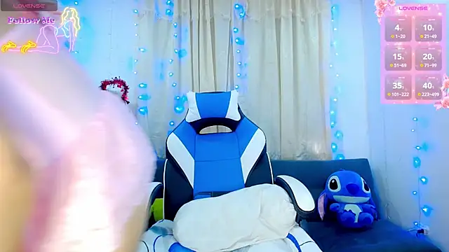 Snapshot of Aleexx___ chatting on November 19, 5:35 pm Aleexx online show from November 19, 5:35 pm