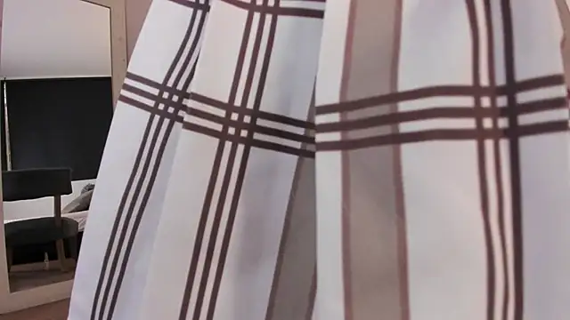 MiaFranklyn online show from December 18, 5:10 pm