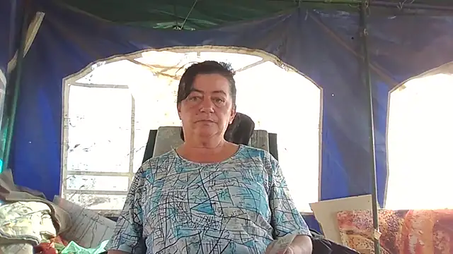 Snapshot of GypsiQueen2 chatting on September 20, 6:58 am GypsiQueen2 online show from September 20, 6:58 am