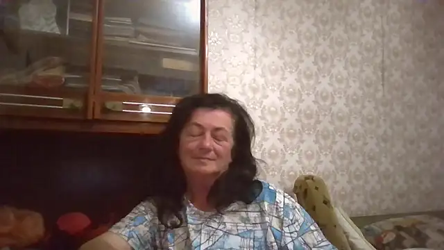 Snapshot of GypsiQueen2 chatting on September 22, 9:06 pm GypsiQueen2 online show from September 22, 9:06 pm