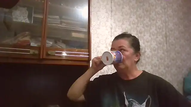 Snapshot of GypsiQueen2 chatting on September 27, 7:52 pm GypsiQueen2 online show from September 27, 7:52 pm