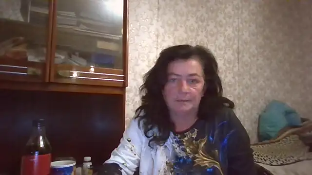 Snapshot of GypsiQueen2 chatting on September 28, 6:24 pm GypsiQueen2 online show from September 28, 6:24 pm