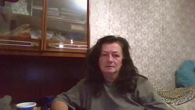 Snapshot of GypsiQueen2 chatting on September 29, 8:35 pm GypsiQueen2 online show from September 29, 8:35 pm