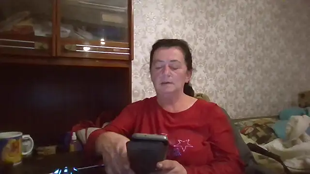 Snapshot of GypsiQueen2 chatting on October 7, 6:05 pm GypsiQueen2 online show from October 7, 6:05 pm