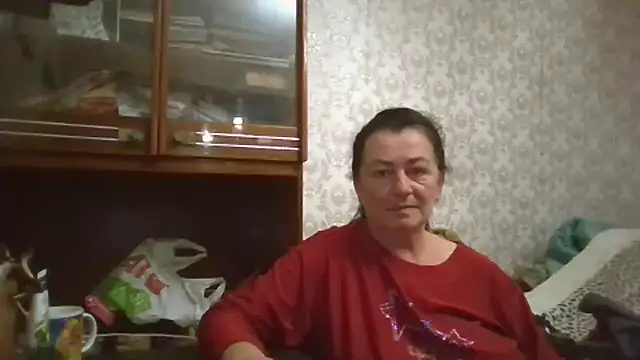 Snapshot of GypsiQueen2 chatting on October 18, 5:25 pm GypsiQueen2 online show from October 18, 5:25 pm