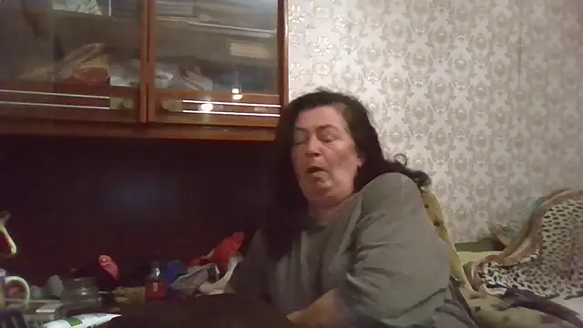 Snapshot of GypsiQueen2 chatting on October 23, 4:39 pm GypsiQueen2 online show from October 23, 4:39 pm