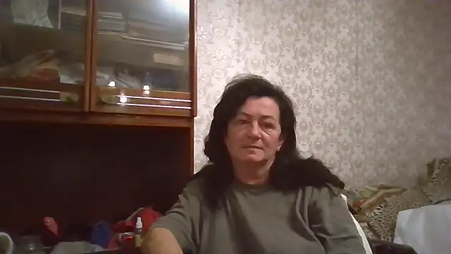 Snapshot of GypsiQueen2 chatting on November 4, 4:06 pm GypsiQueen2 online show from November 4, 4:06 pm