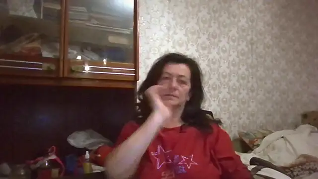 Snapshot of GypsiQueen2 chatting on November 6, 6:31 pm GypsiQueen2 online show from November 6, 6:31 pm